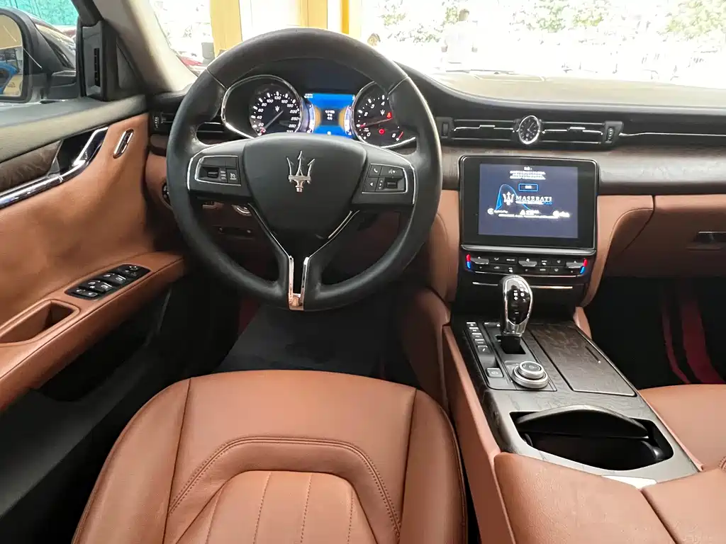 Maserati Quattroporte 2017 — фото 30