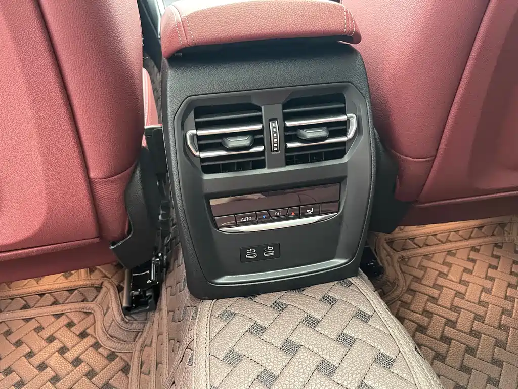 BMW 3 Series 2025 — фото 19