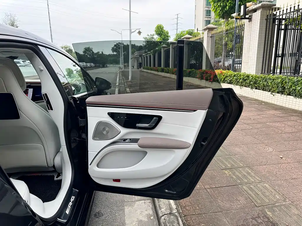 Mercedes-Benz EQS AMG 2024 — фото 13