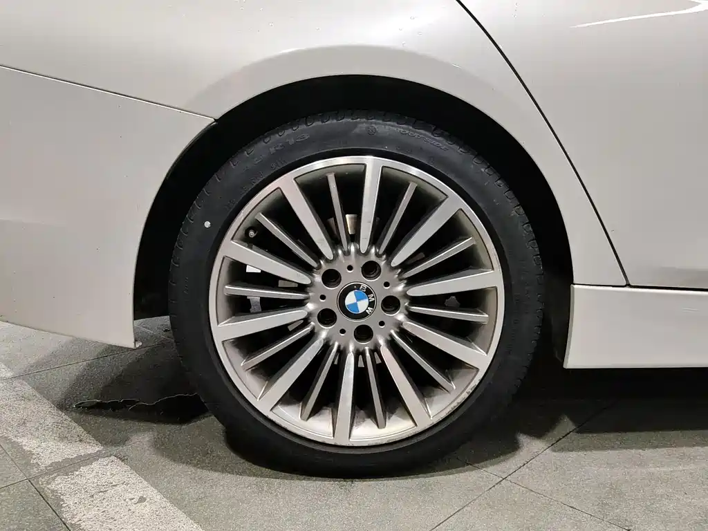 BMW 3 Series 2018 — фото 17
