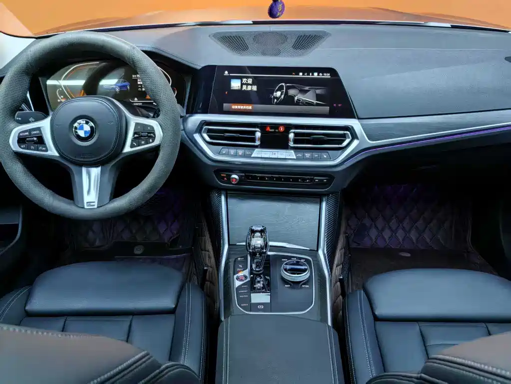 BMW 3 Series 2019 — фото 26