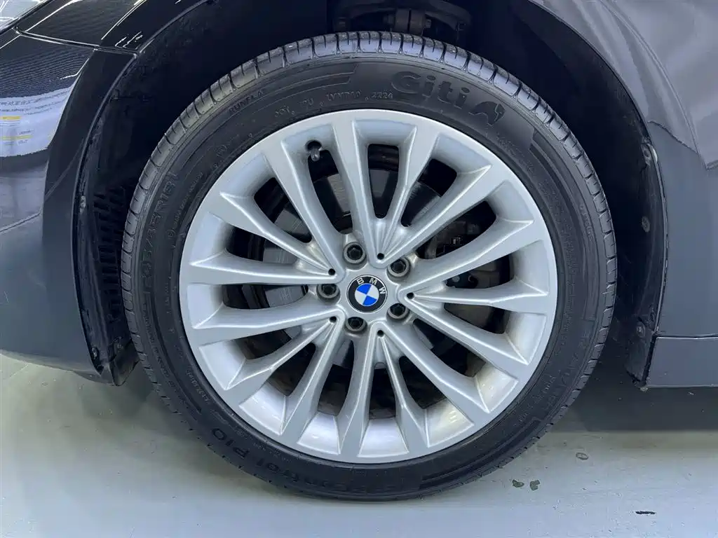 BMW 5 Series 2019 — фото 21