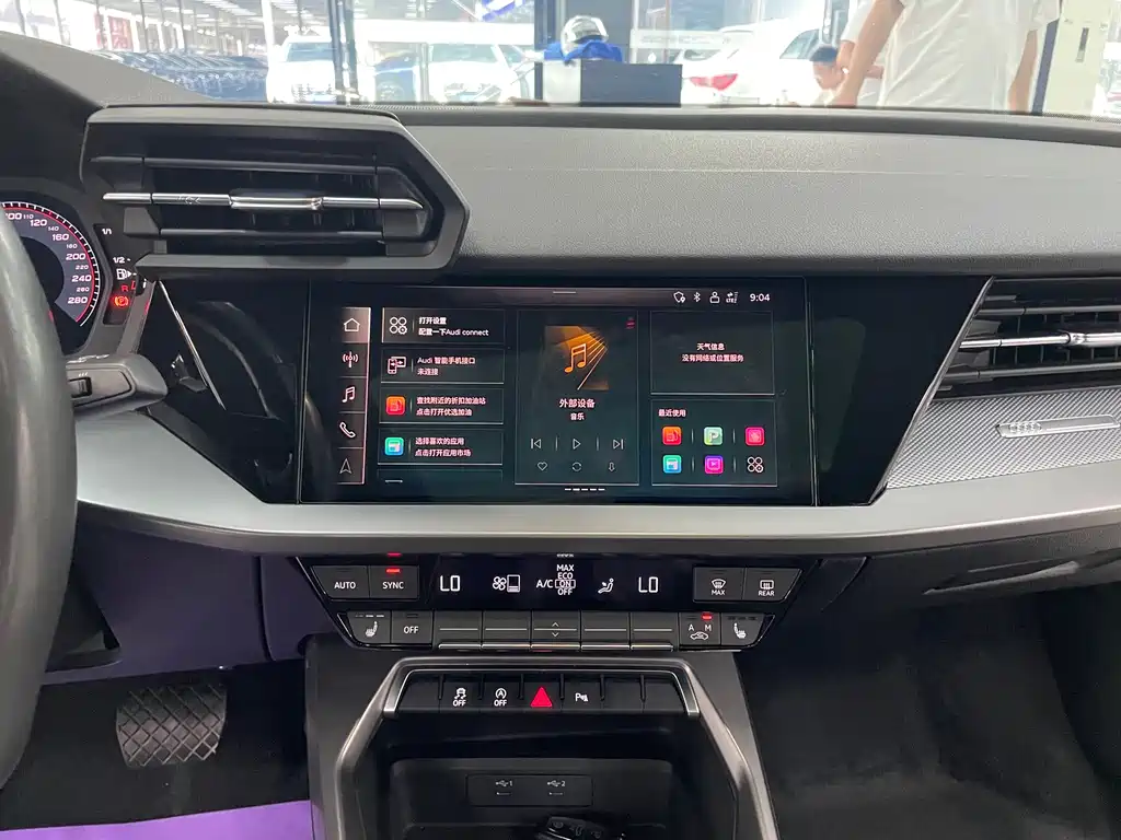 Audi A3 2023 — фото 10
