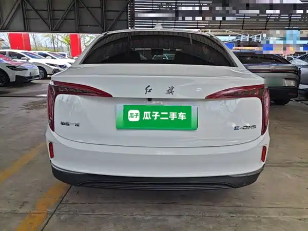 Hongqi E-QM5 2024