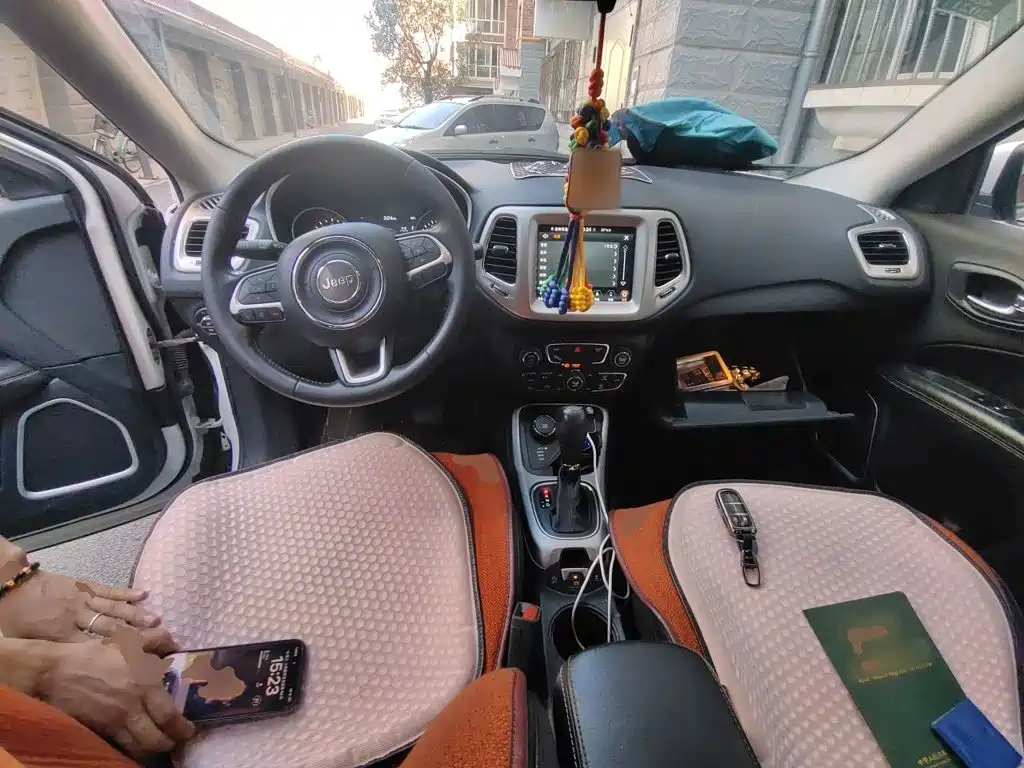 Jeep Compass 2019 — фото 10