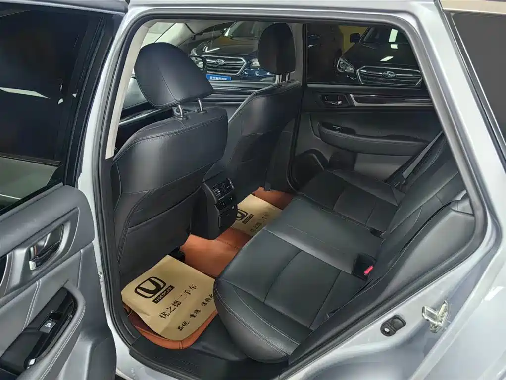 Subaru Outback 2018 — фото 11