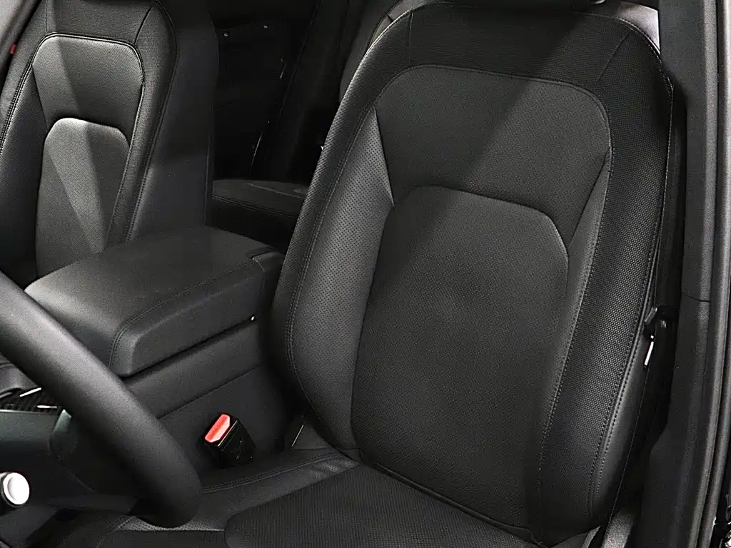 Land Rover Defender 2023 — фото 12