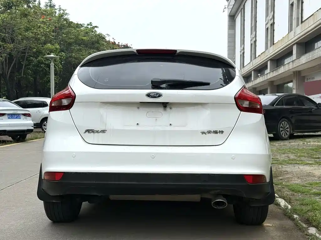 Ford Focus 2015 — фото 6