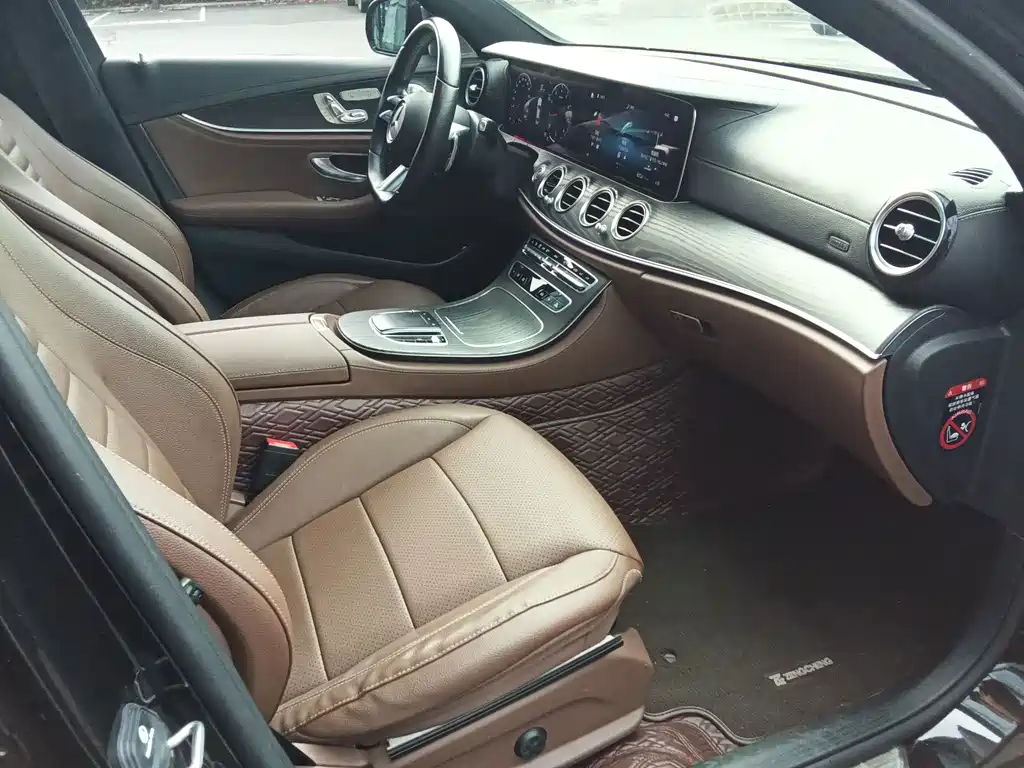 Mercedes-Benz E-Class 2020 — фото 15