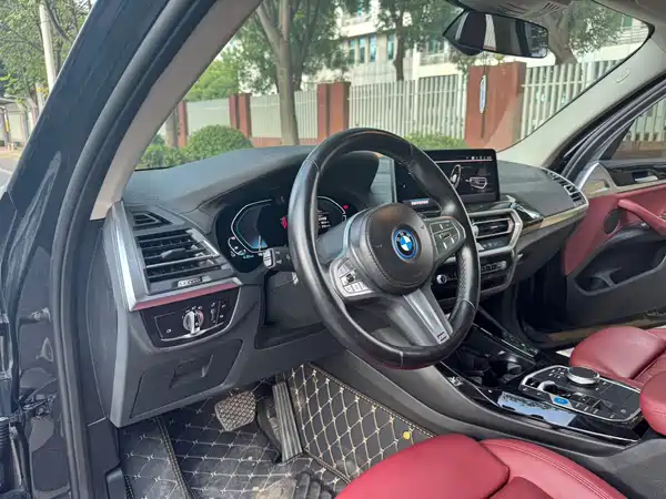 BMW iX3 2024