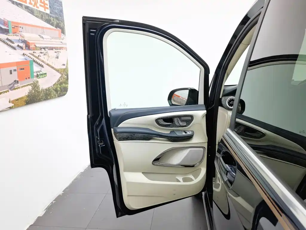 Mercedes-Benz V-Class 2020 — фото 16