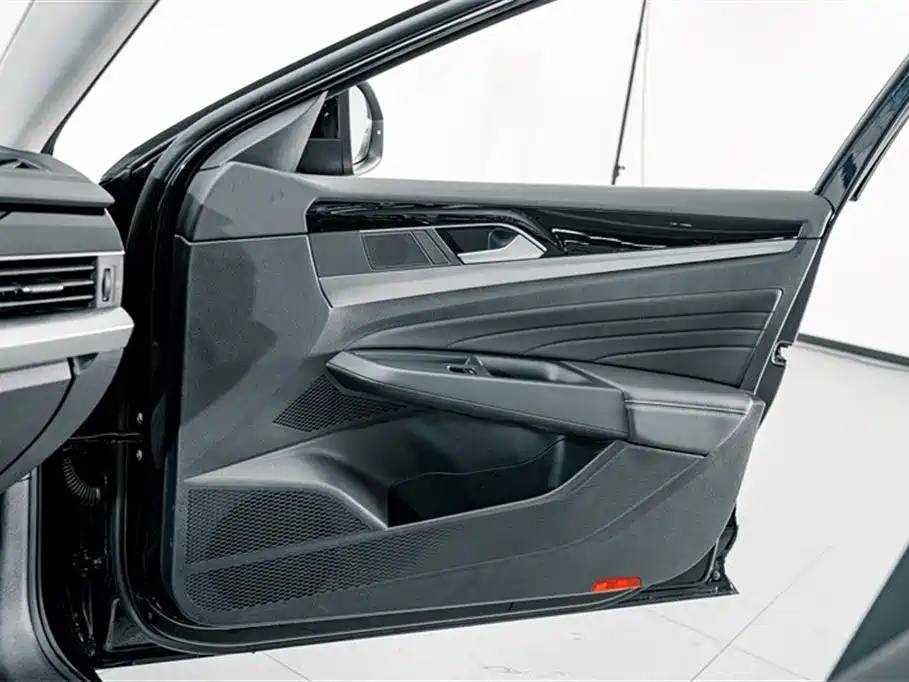 Volkswagen Passat 2025 — фото 13