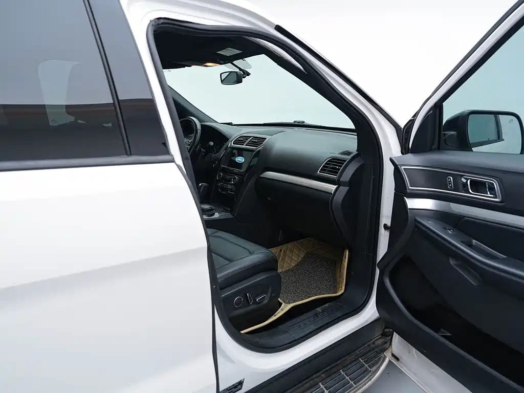 Ford Explorer 2018 — фото 16