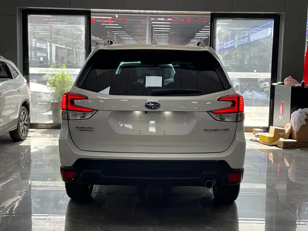 Subaru Forester 2022 — фото 15