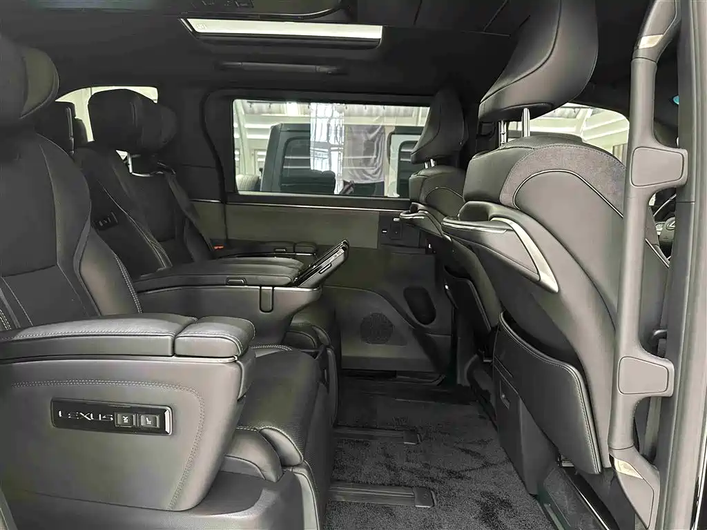 Lexus LM 2024 — фото 11