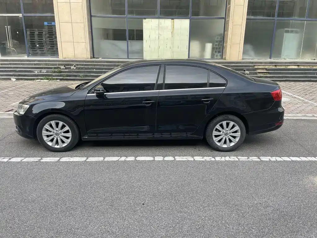 Volkswagen Sagitar 2015