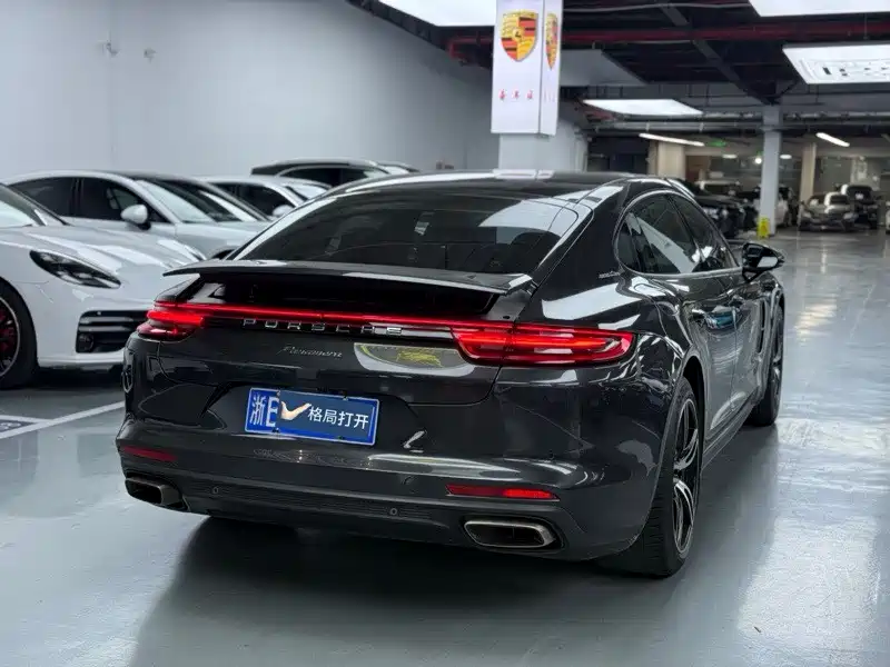 Porsche Panamera 2017 — фото 14