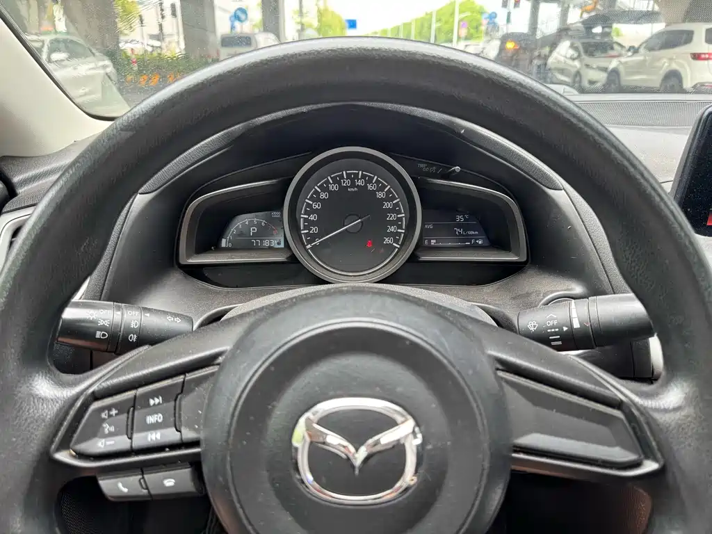 Mazda 3 Axela 2018 — фото 11