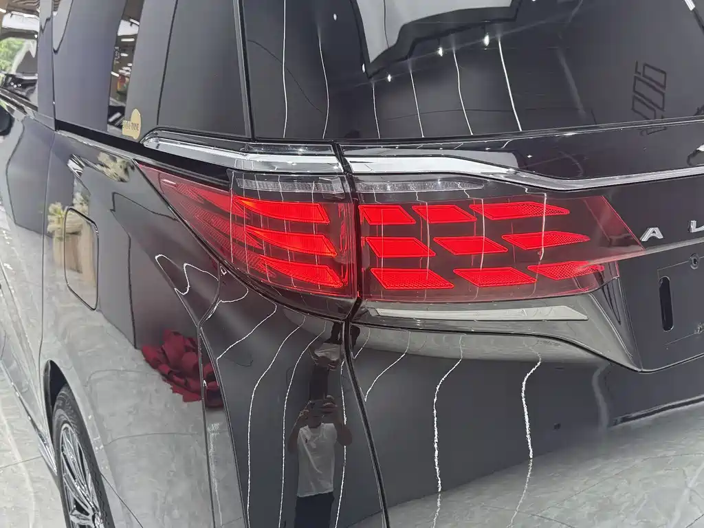 Toyota Alphard 2025 — фото 11