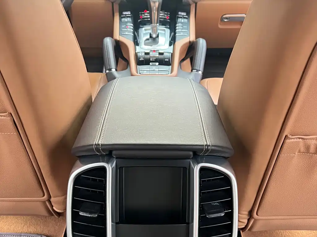 Porsche Cayenne 2016 — фото 24