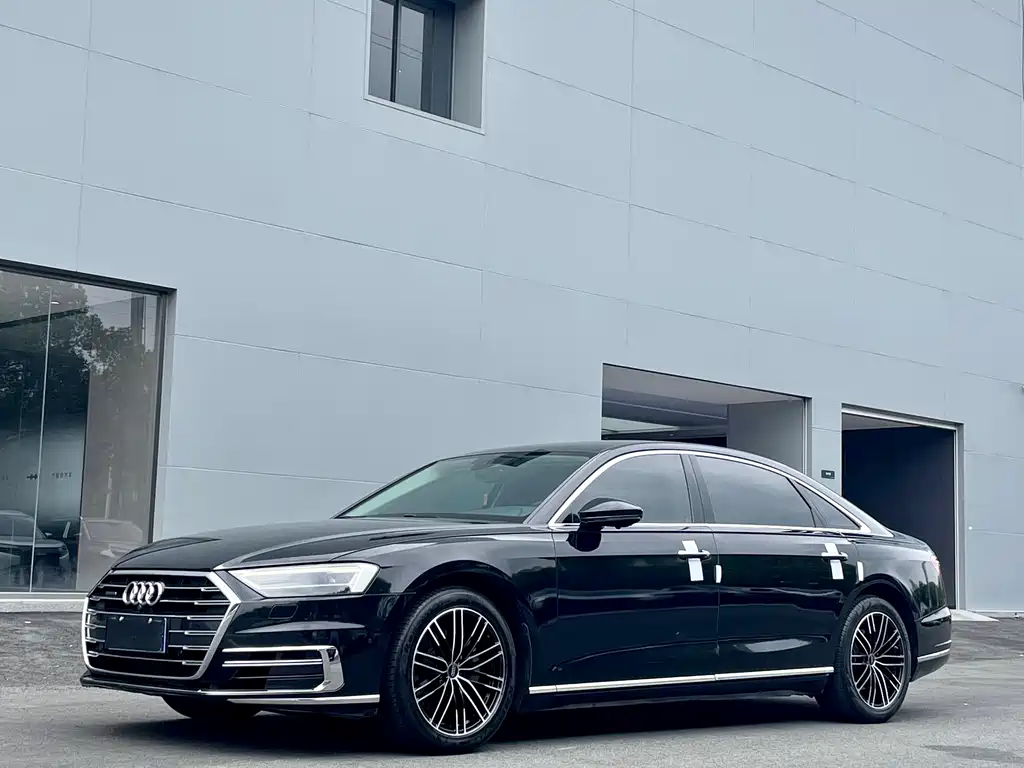 Audi A8 2020 — фото 1