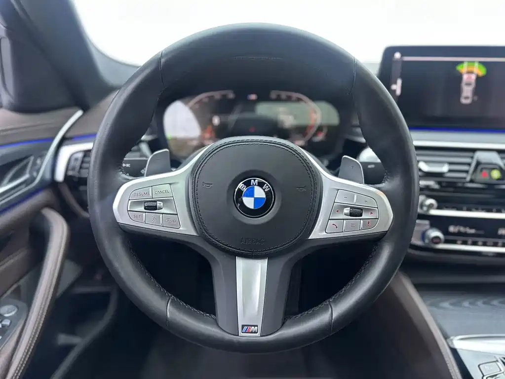 BMW 5 Series 2023 — фото 10