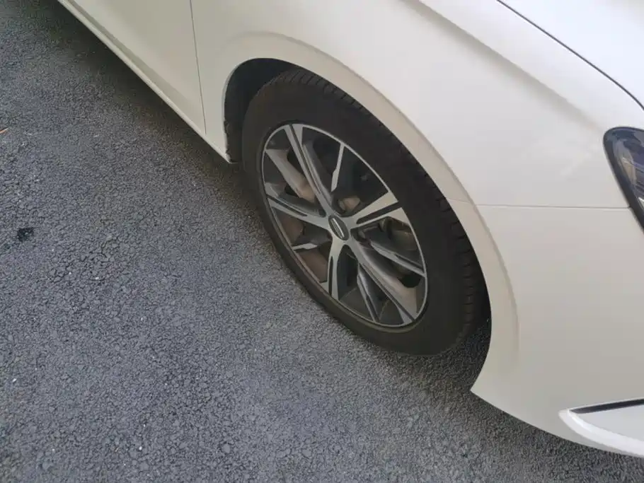 Geely Emgrand 2022