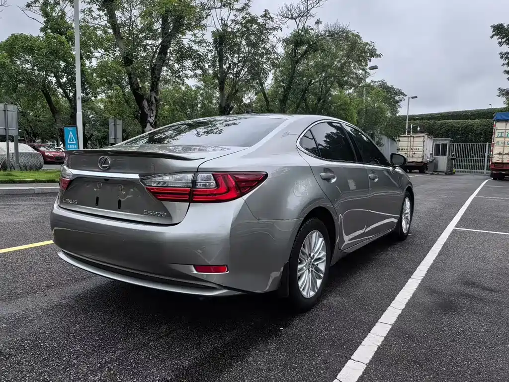 Lexus ES 2017