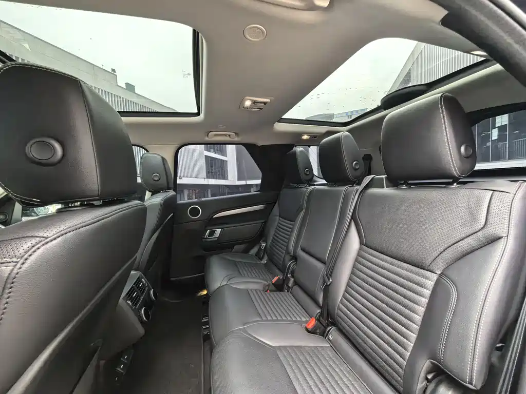 Land Rover Discovery 2023 — фото 11