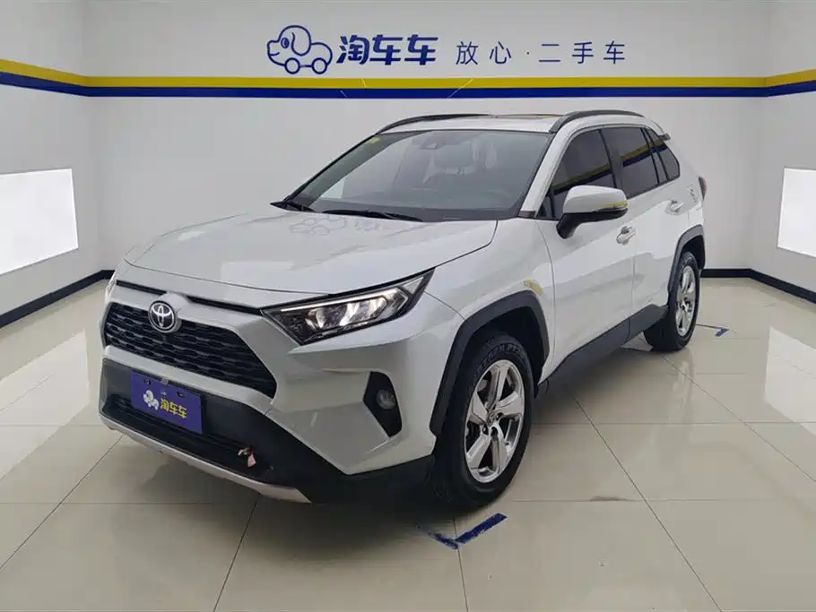 Toyota RAV4 2022 — фото 1