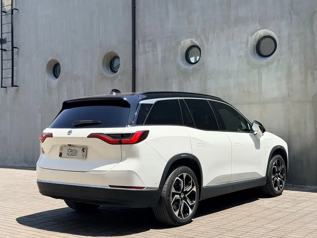 NIO ES8 2021