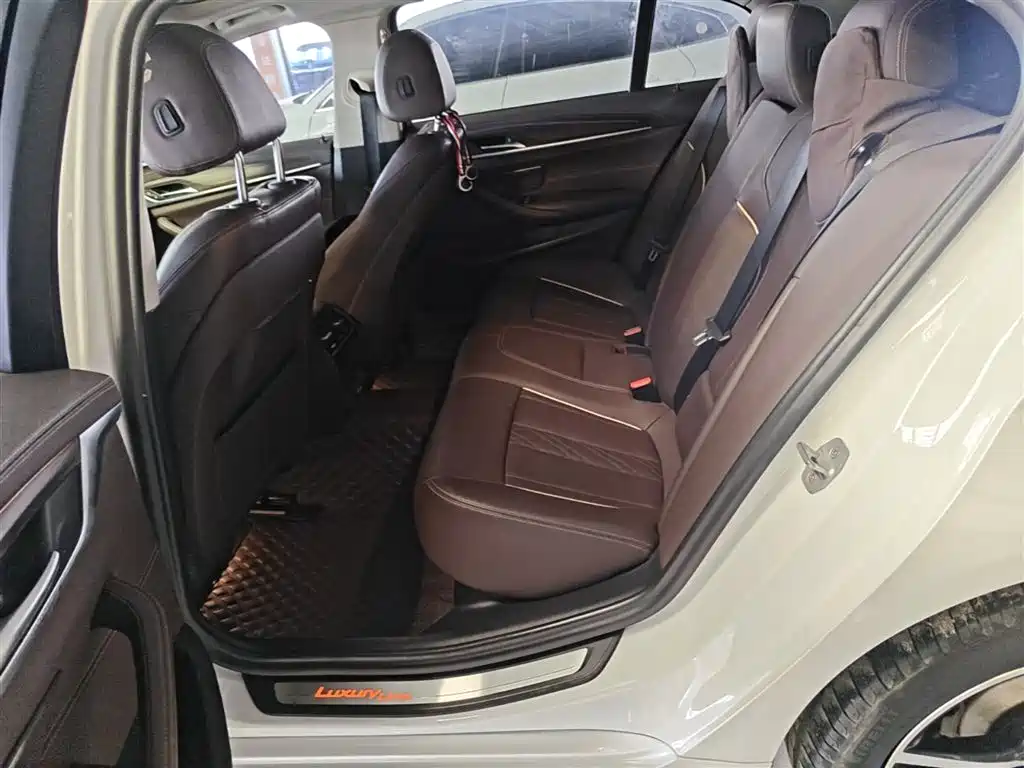 BMW 5 Series 2021 — фото 17