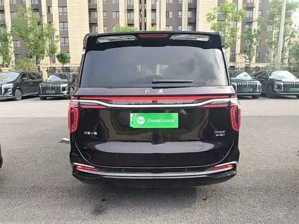 Hongqi HQ9 PHEV 2024