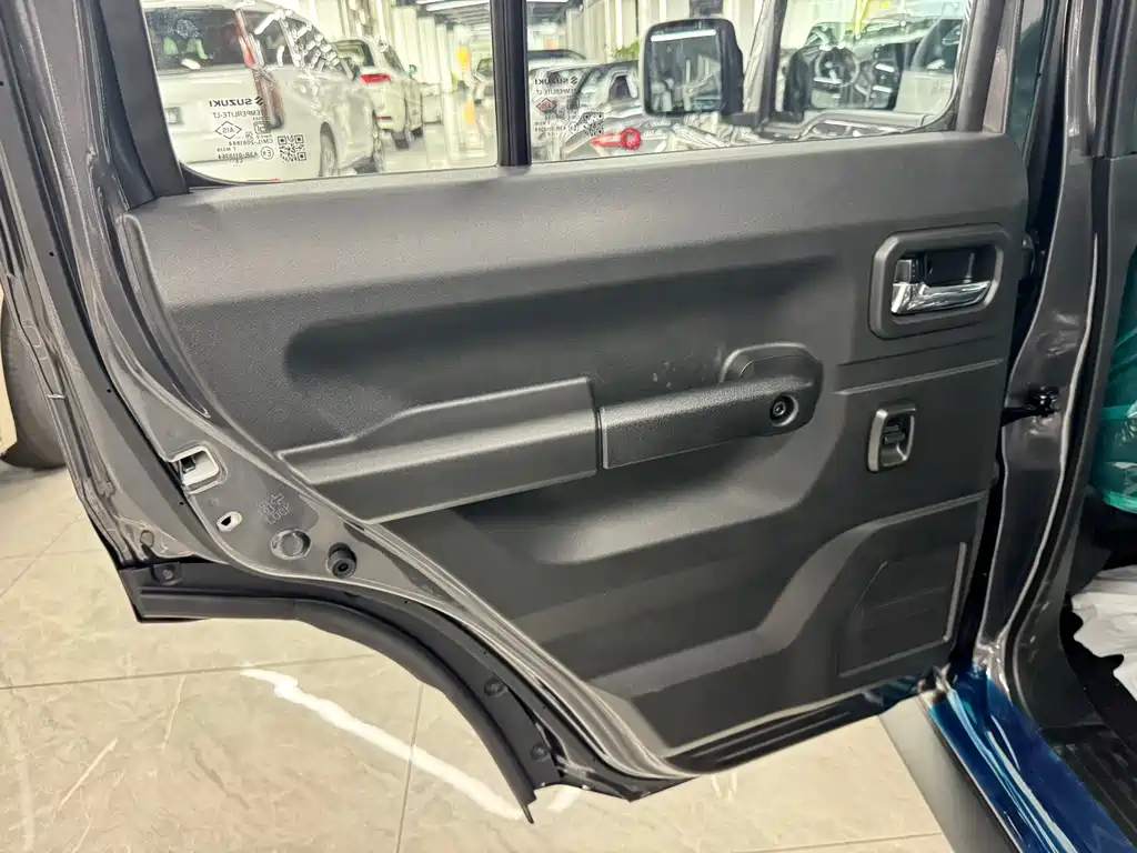 Suzuki Jimny — фото 12