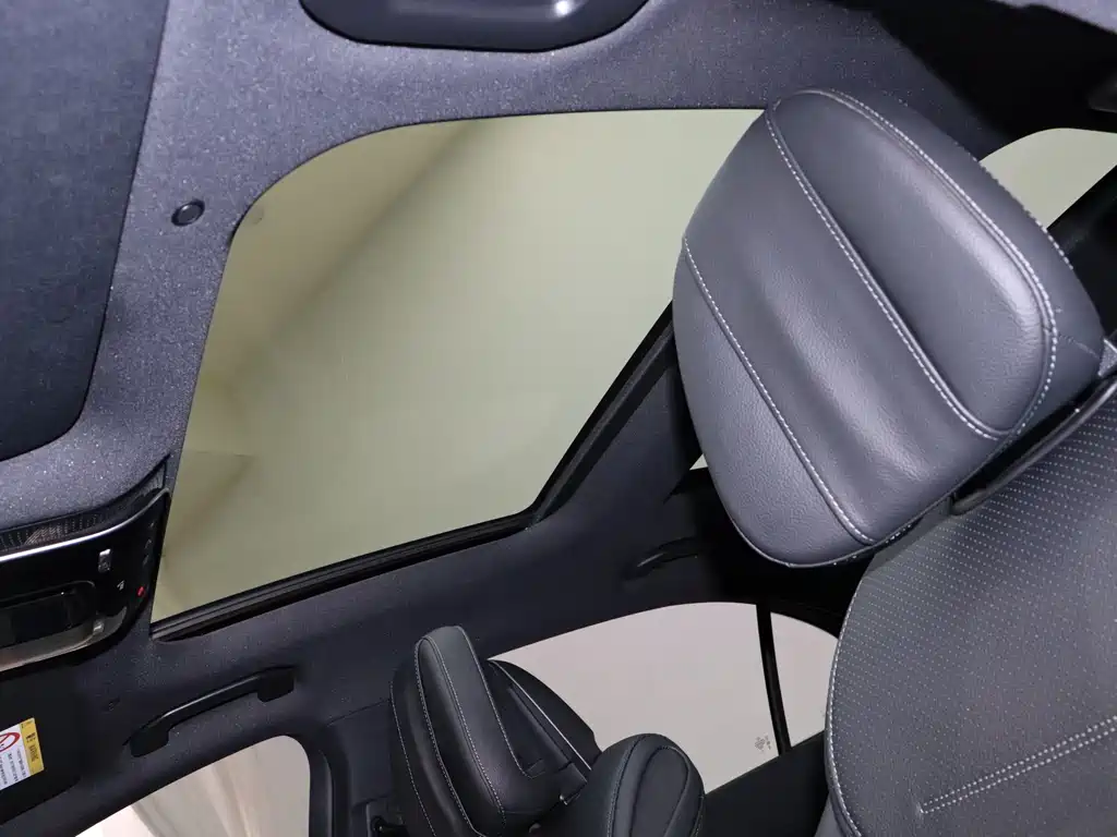 Mercedes-Benz C-Class 2023 — фото 11