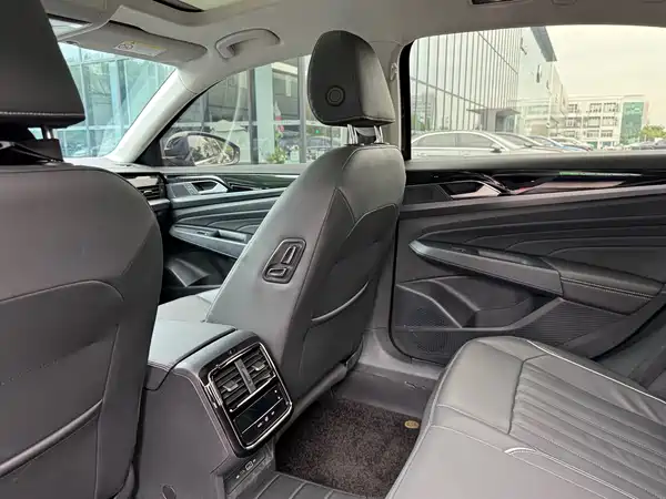 Volkswagen Passat 2024