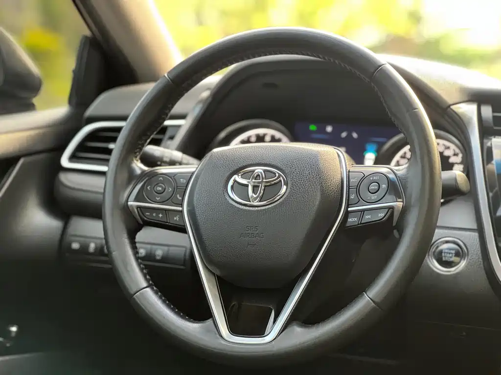 Toyota Camry 2018 — фото 26