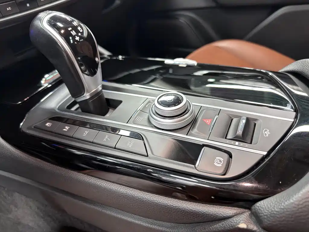 Maserati Levante 2017 — фото 13