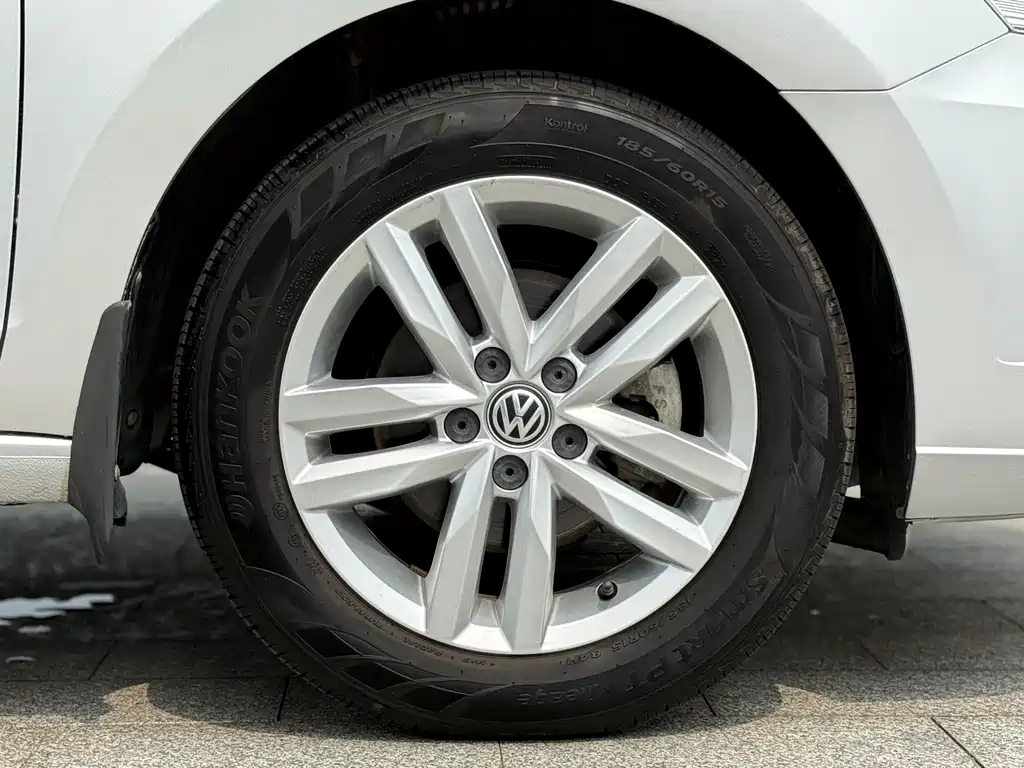 Volkswagen Jetta 2018 — фото 12