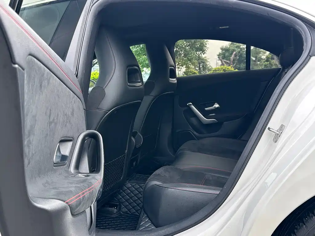 Mercedes-Benz GLA 2023 — фото 11