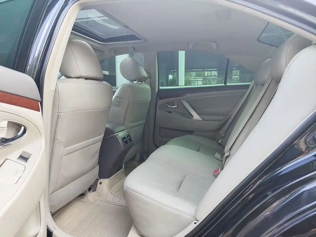 Toyota Camry 2014 — фото 10