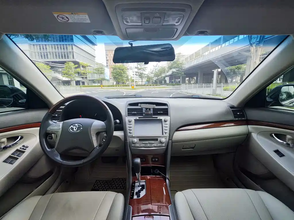 Toyota Camry 2014 — фото 11