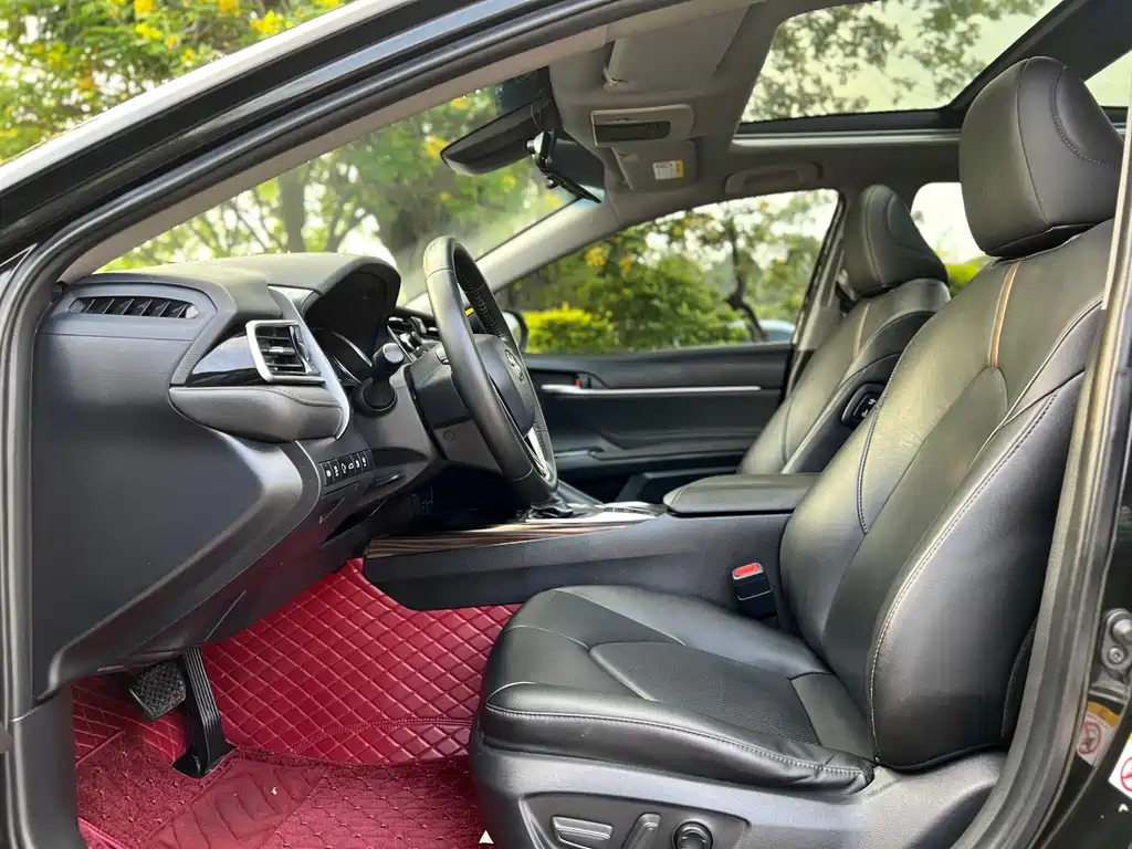 Toyota Camry 2018 — фото 8