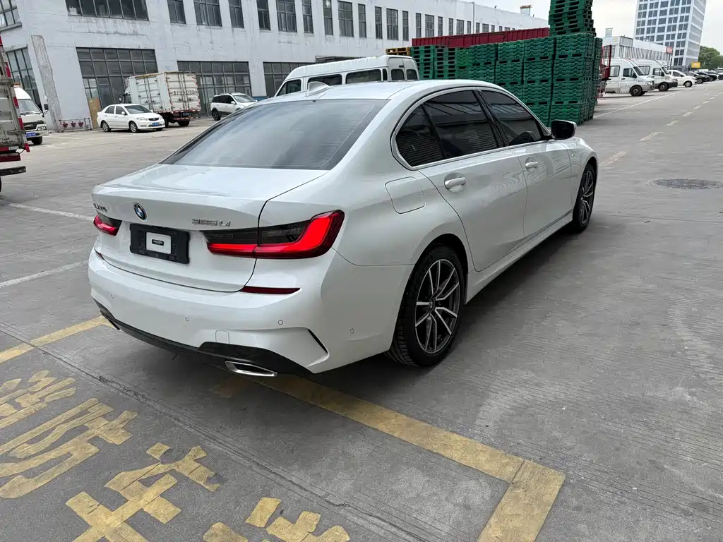 BMW 3 Series 2021 — фото 10