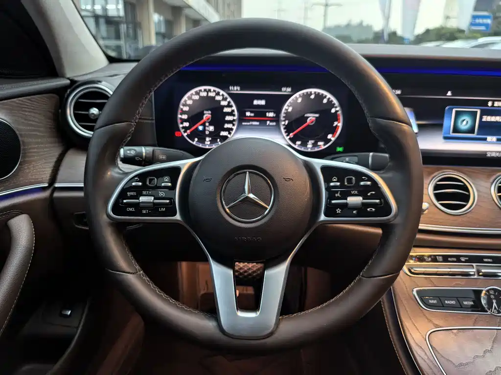 Mercedes-Benz E-Class 2019 — фото 18