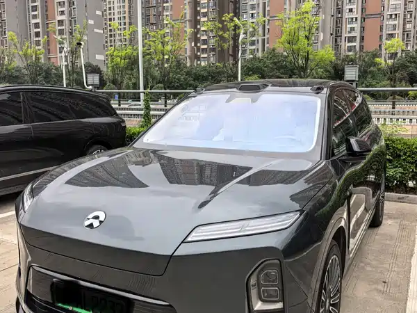 NIO ES8 2025