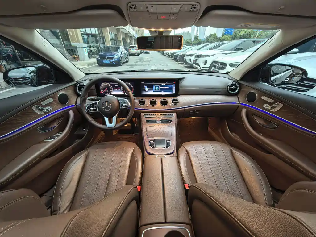 Mercedes-Benz E-Class 2019 — фото 12