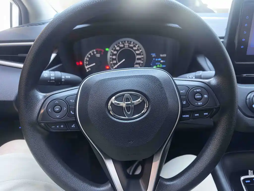 Toyota Corolla 2023 — фото 12