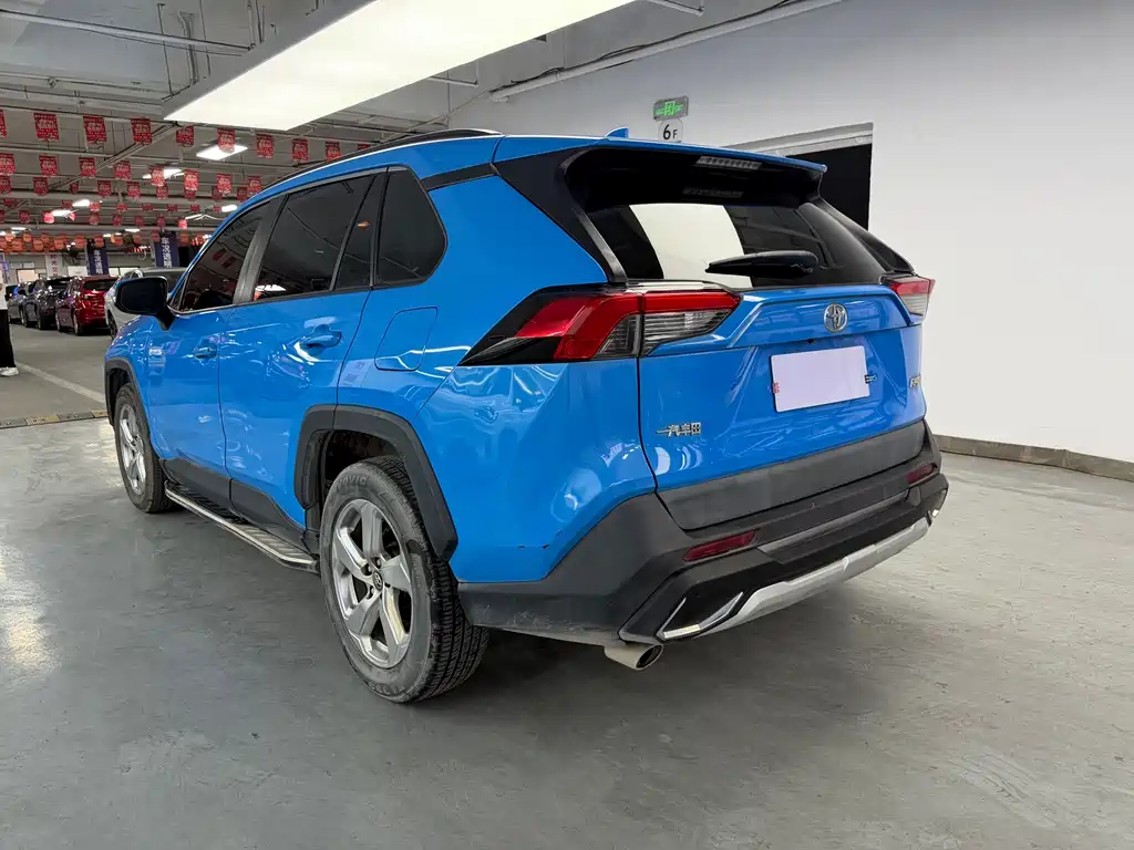 Toyota RAV4 2019 — фото 11