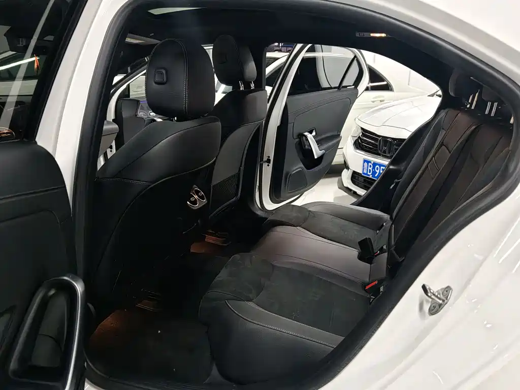 Mercedes-Benz A-Class 2020 — фото 6